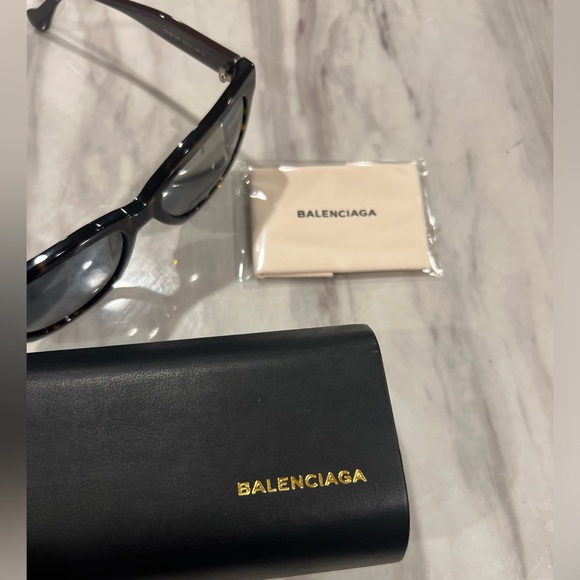 Balenciaga sunglasses- brand new - full set - Picture 4 of 5